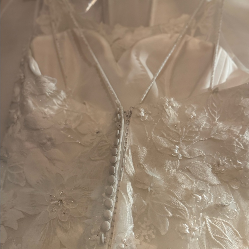 Amalfi Bridal Gown - Elegant White Floral Design - Picture 6 of 16